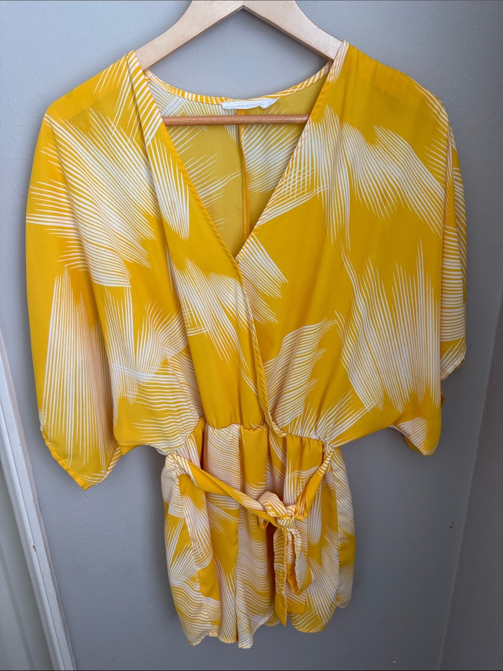 Lush Yellow & White Palm Print Romper Size Medium